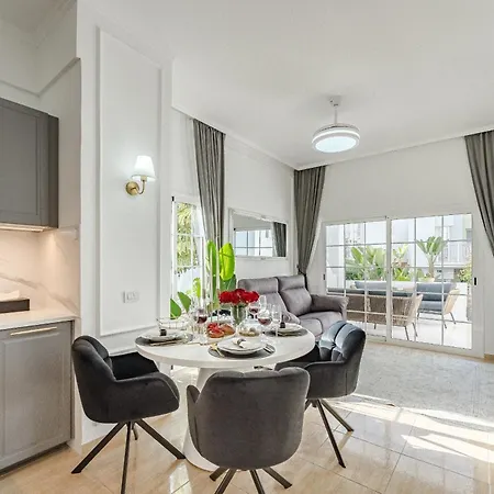 Luxury Apartment In Costa Adeje With 3 Pools One Is Heated 1 Bedroom And 2 Beds Exterior photo